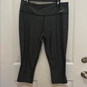 Nike Monochrome Zigzag Pattern Leggings